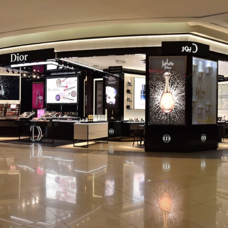 بوتيك جديد لعطور ومنتجات Dior في حياة مول في الرياض