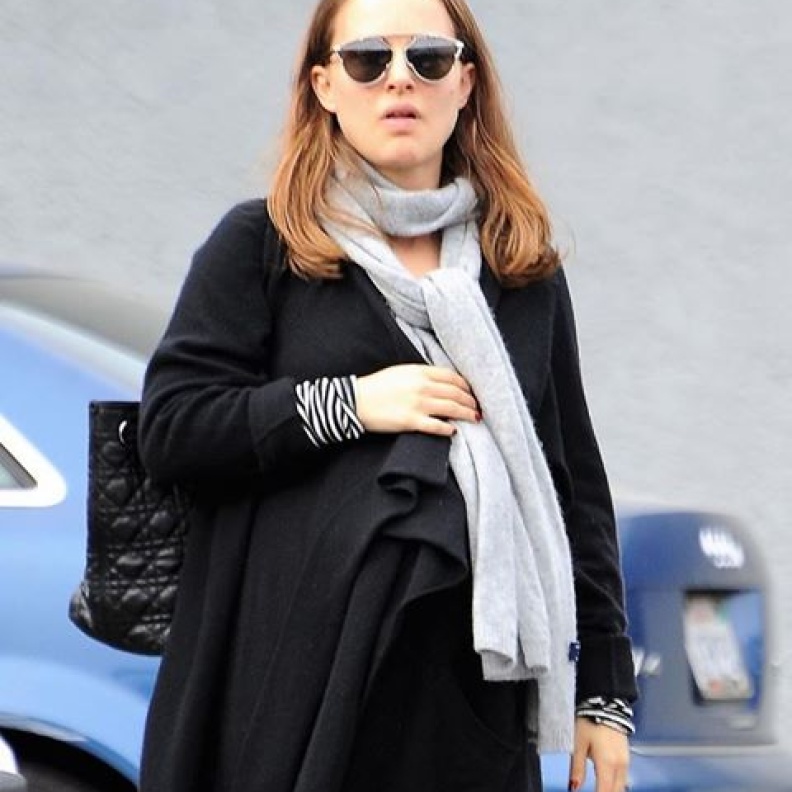 يبدو أن ناتالي بورتمان باتت تعد الأيام في انتظار مولودها حيث شوهدت في لوس أنجلوس بالأمس في طريقها لتناول الغداء