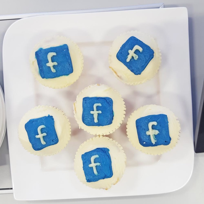 كب كيك "فيسبوك"