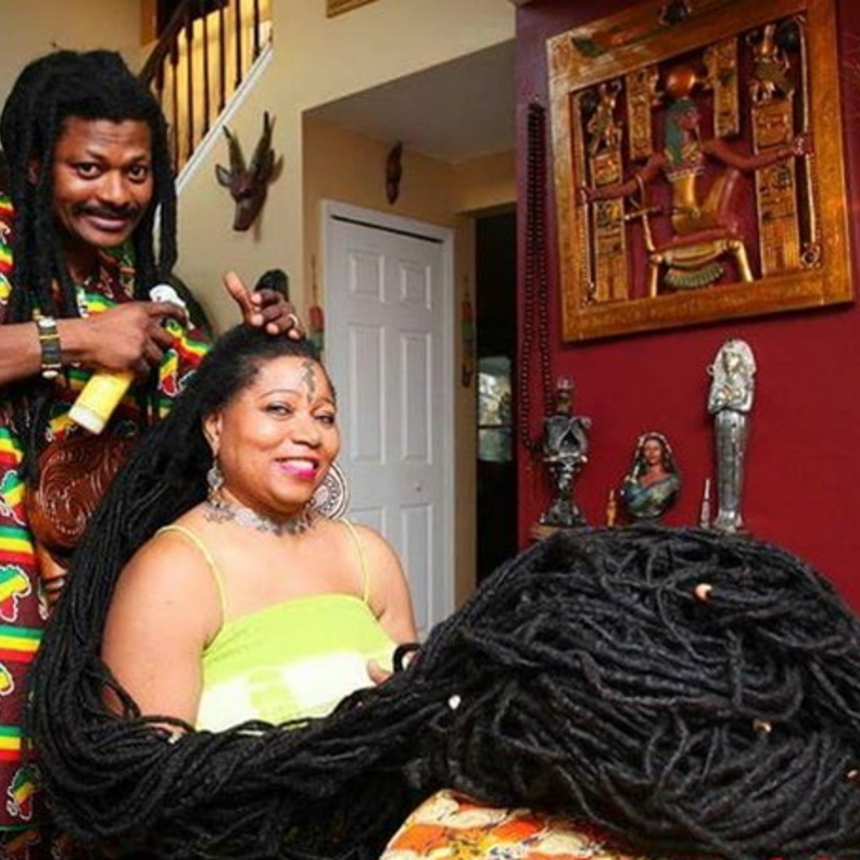 تزوجت مصفف شعرها