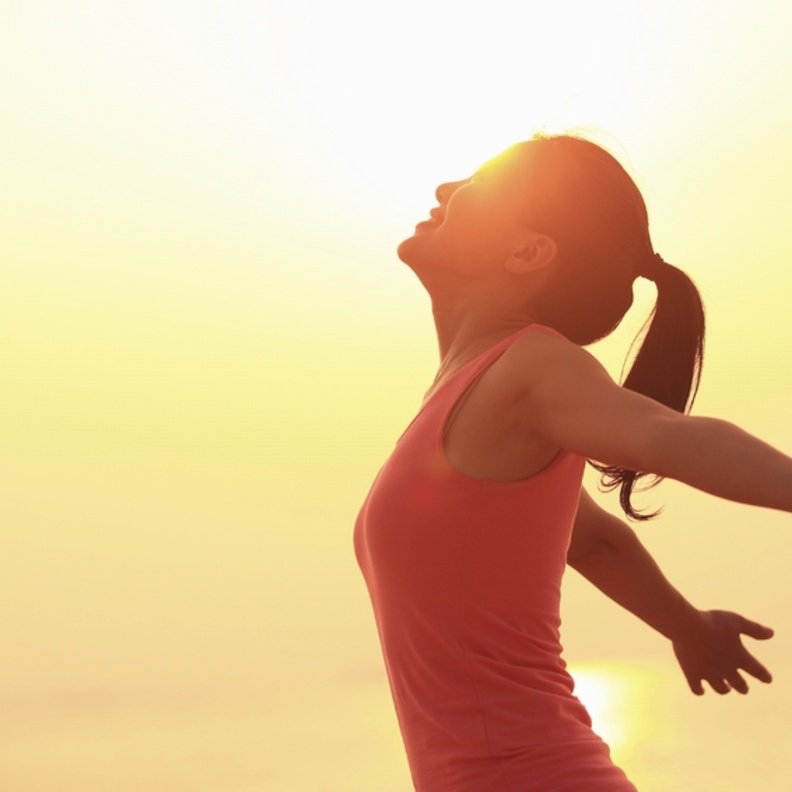 احذري اشعة الشمس في الصيف حتى لا تؤثر على جمالك