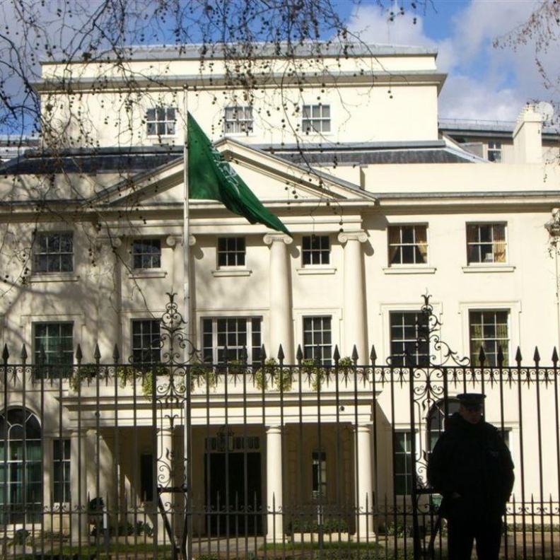 السفارات السعوديه تحرص على توعية الجميع في كل دول العالم 