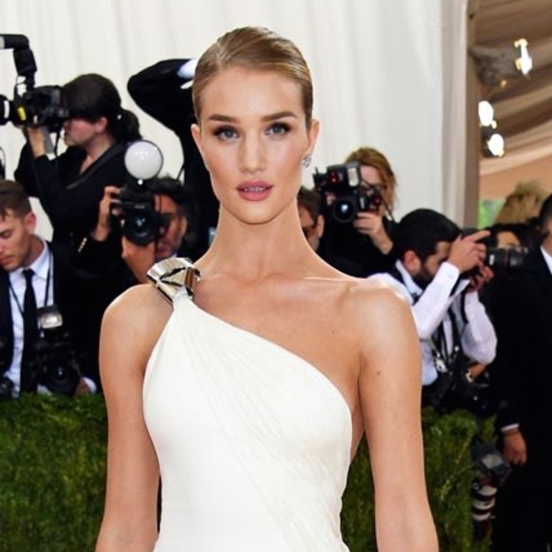 روزي هنتنغتون وايتلي - Rosie Huntington-Whiteley