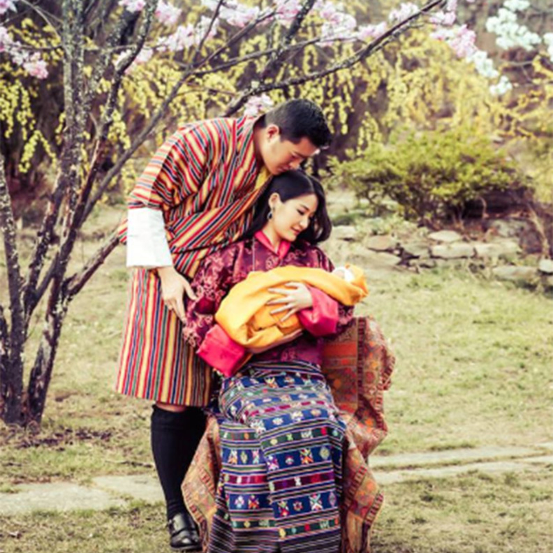 شاهد: صورة جديدة لطفل ملكا بوتان