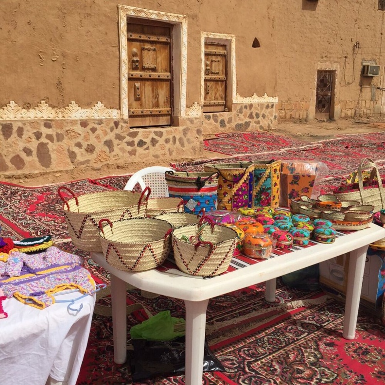 الاسر المنتجة توفر الوجبات للمساجد وخيام التفطير برمضان 