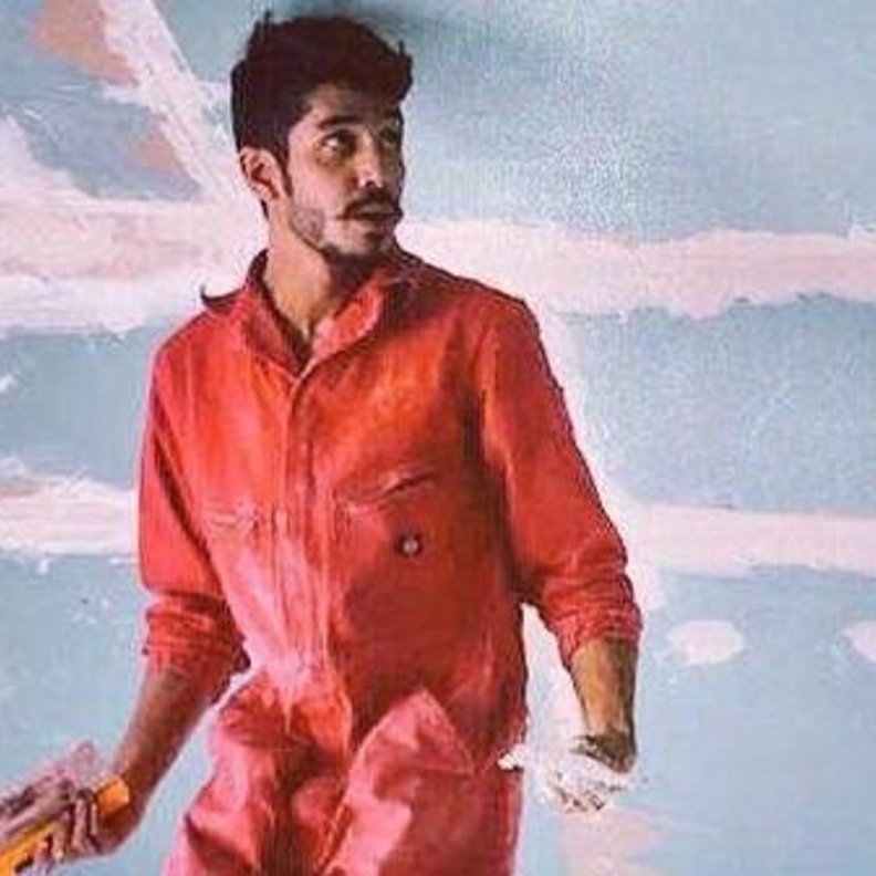 الشاب عبدالعزيز الشعيبي يبني منزله بيده