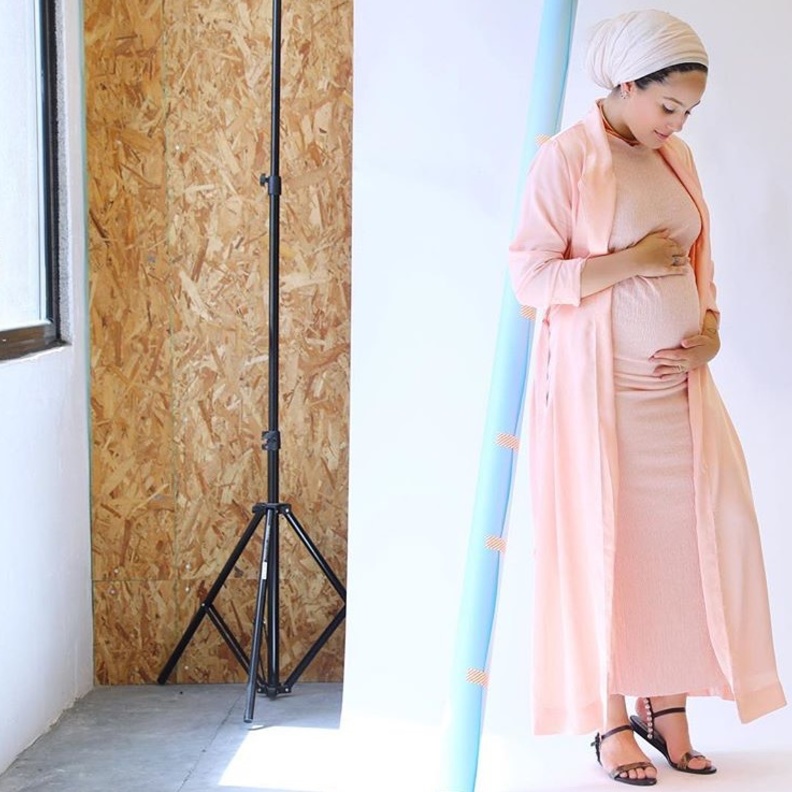 الالوان الفاتحة تجعل بشرتك اجمل اثناء الحمل 