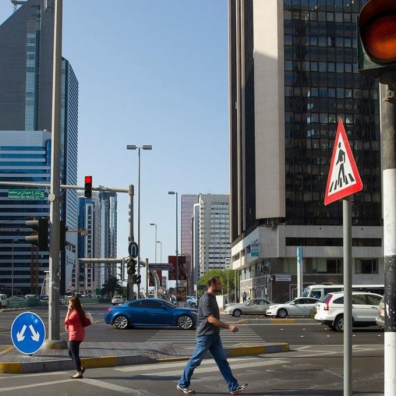 بلدية أبوظبي : 6 مبادرات لتقليل الحوادث المرورية في الإمارة