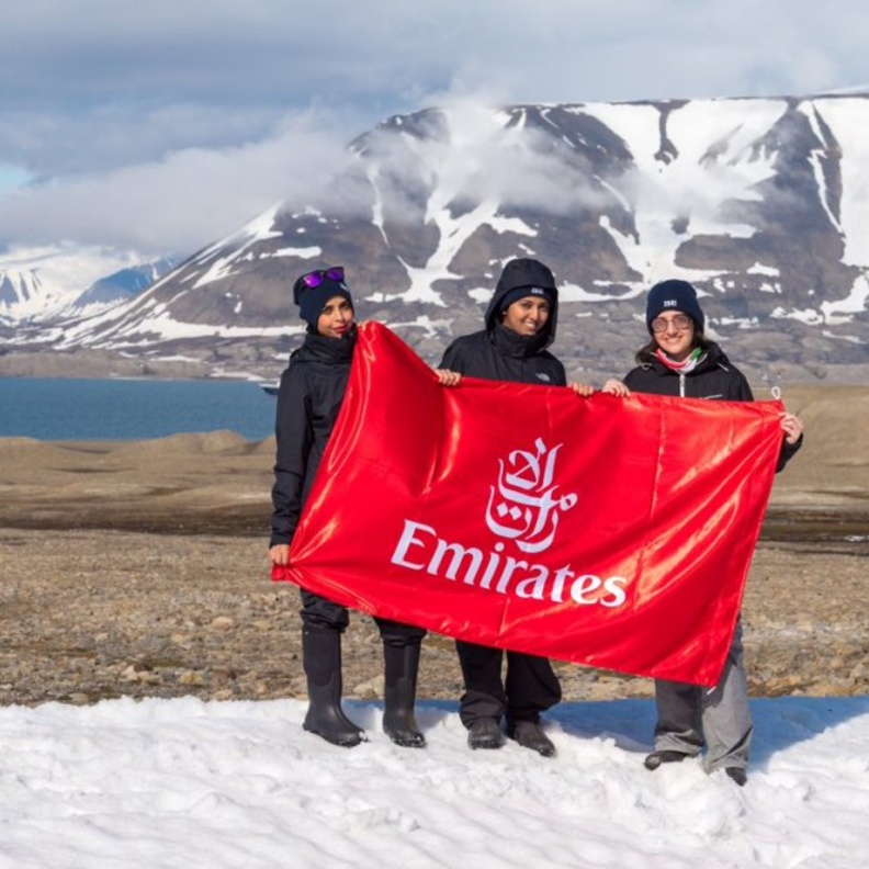 طيران الإمارات تدعم رحلة 3 فتيات إمارتيات إلى القطب الشمالي