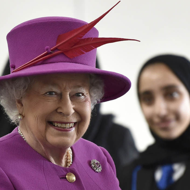 D:\3-2016\hia 5-3\ÇáãáßÉ ÊÔåÏ ãäÍ ÇáÔåÇÏÇÊ.jpg