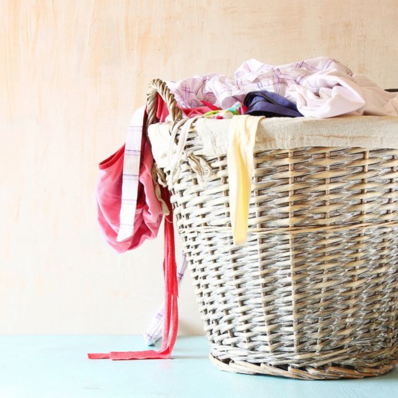 ما هي الطريقة المثالية لغسل الملابس الرياضية في المنزل