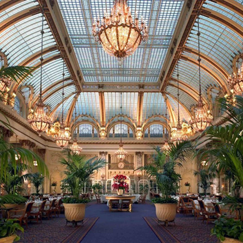 فنادق كما القصور .. تمتعوا فيها