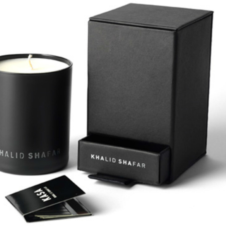 شموع بعطر العود من تصميم المصمم الاماراتي خالد شعفار
