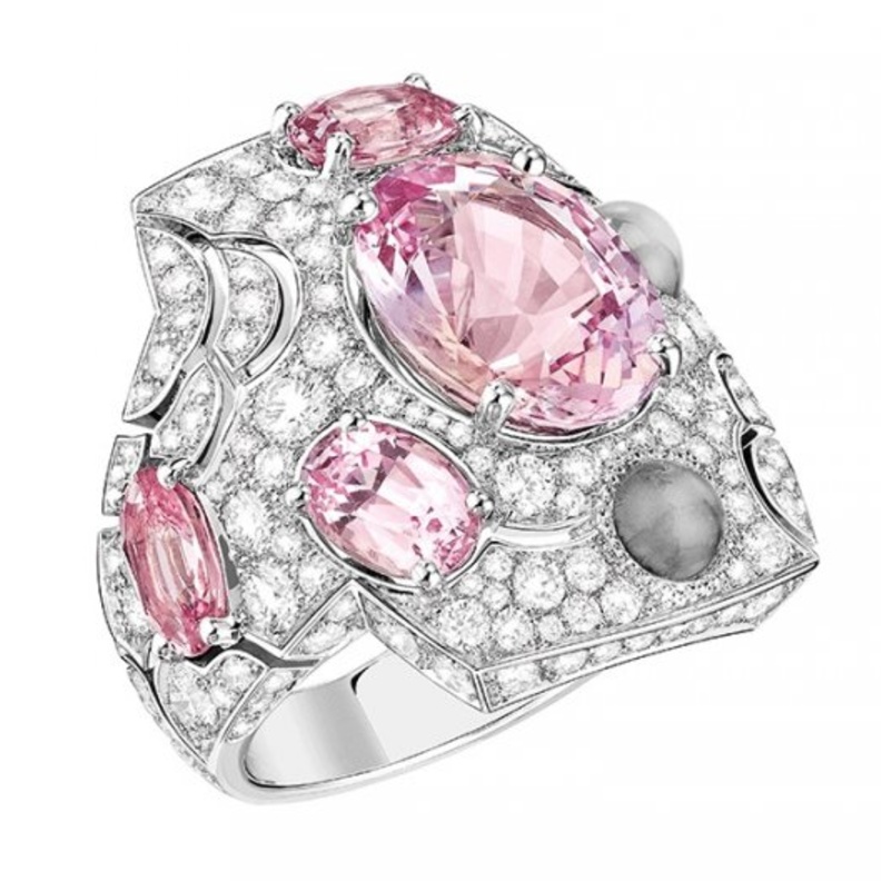 خاتم شانيل من الذهب الابيض والألماس