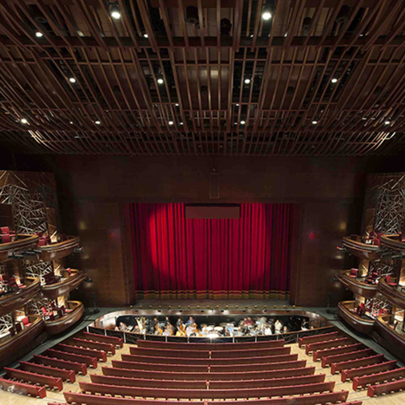 دبي أوبرا تحتفل بمرور سنة على افتتاحها