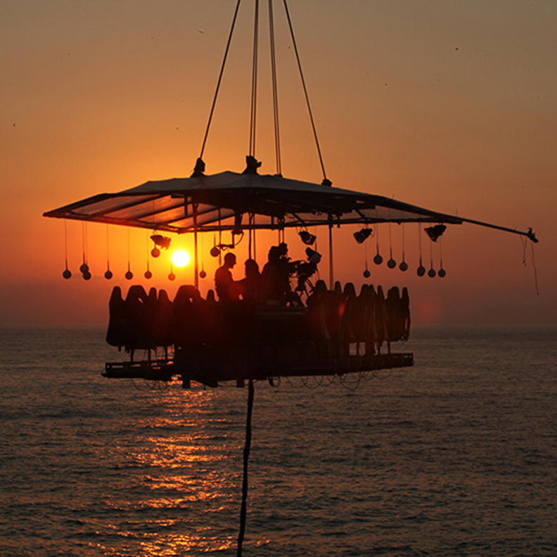 المطعم المعلّق في السماء