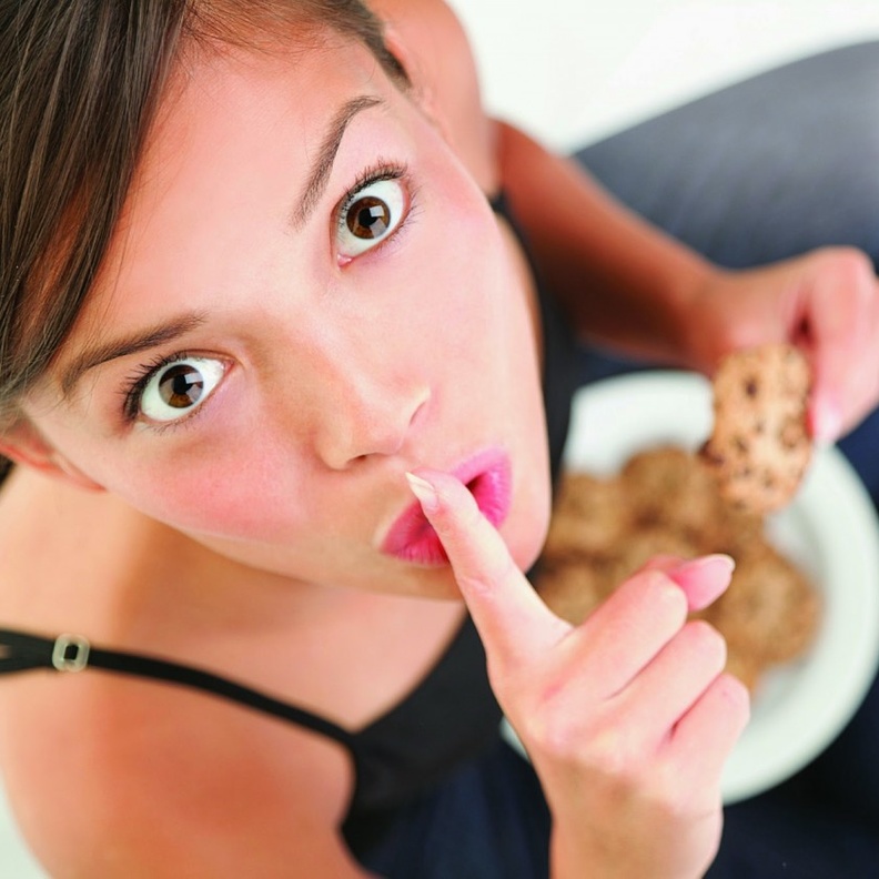 كثرة تناول الأطعمة في الشتاء تهدد رشاقتك