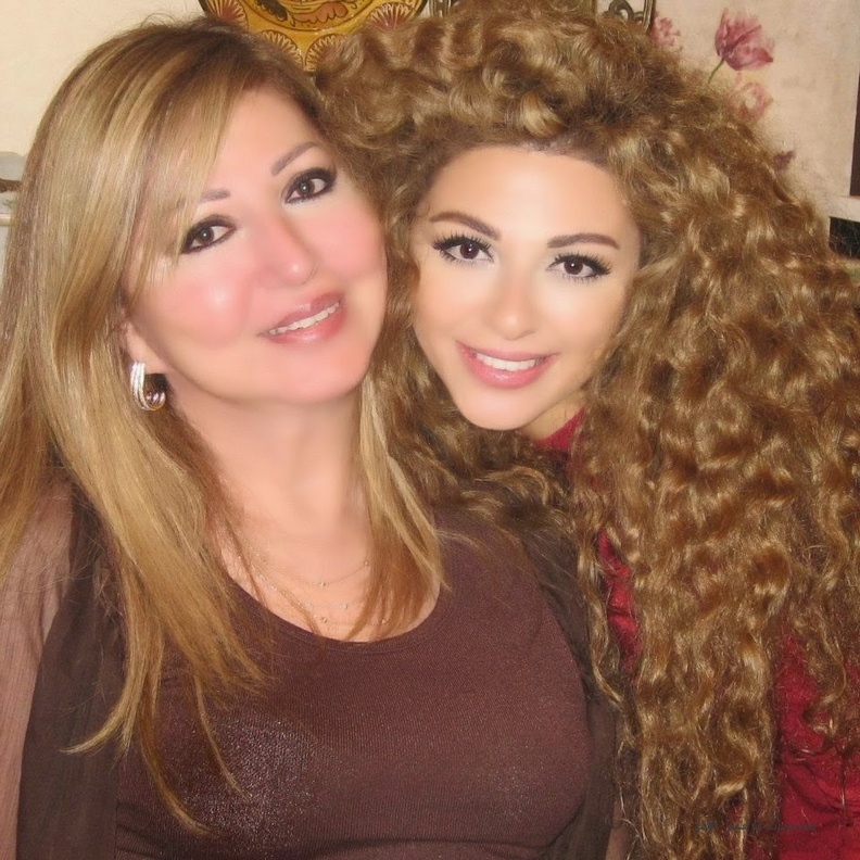 تشابه كبير بين ميريام فارس ووالدتها