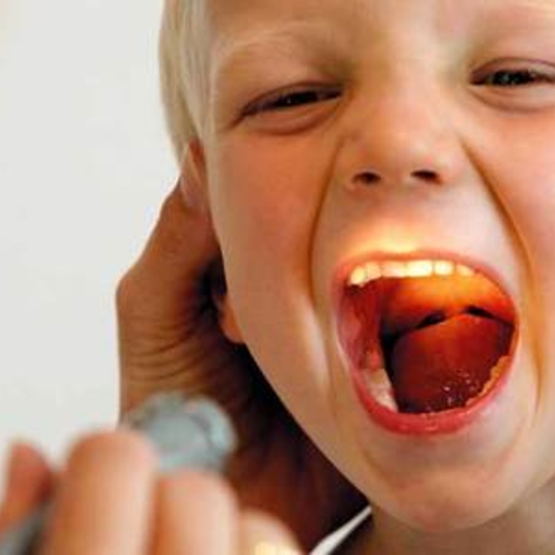 في اللحظات الأخيرة..إنقاذ طفل من الموت في القصيم بعد إبتلاعه مسمار