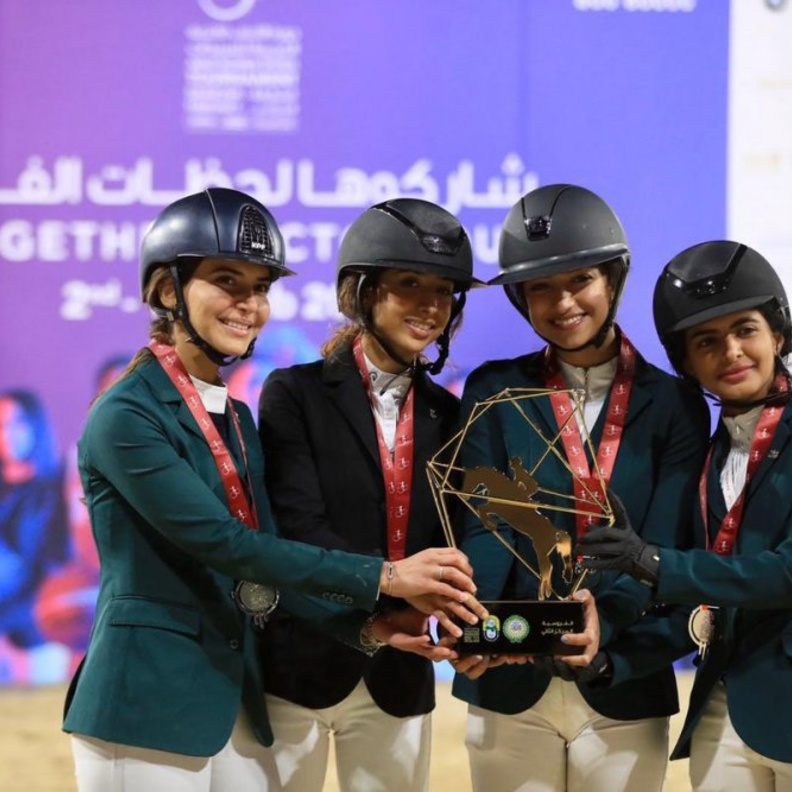 الميدالية الفضية لفريق نادي الفروسية السعودي في منافسات دورة الألعاب للأندية العربية للسيدات