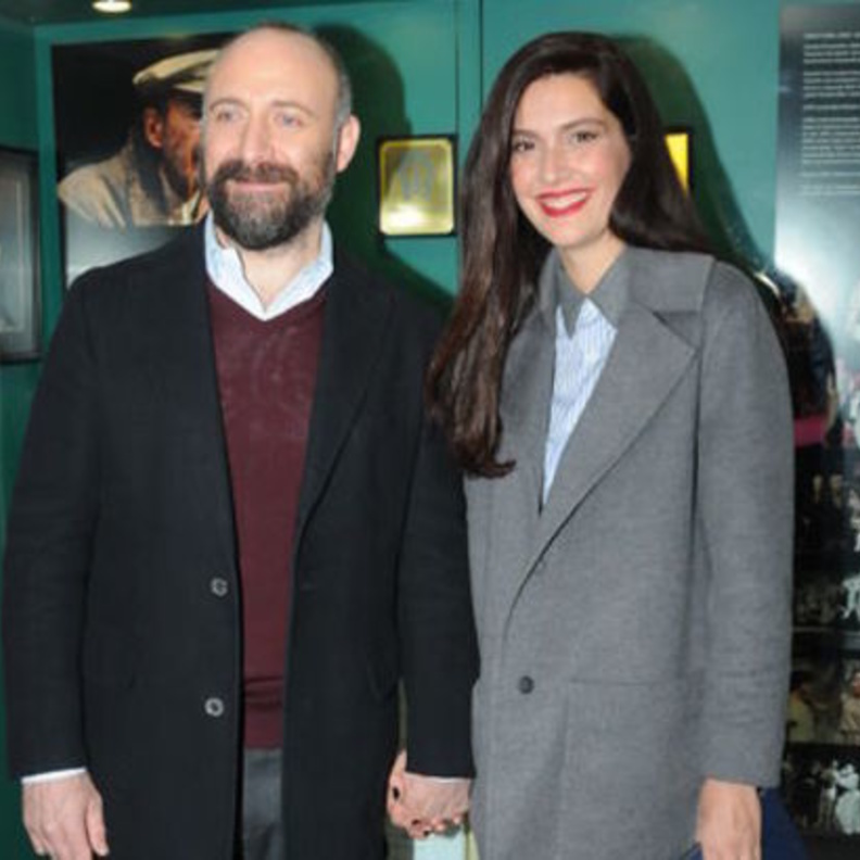 خالد ارجنش وزوجته الممثلة برجوزار كوريل من حفل البحرين امس