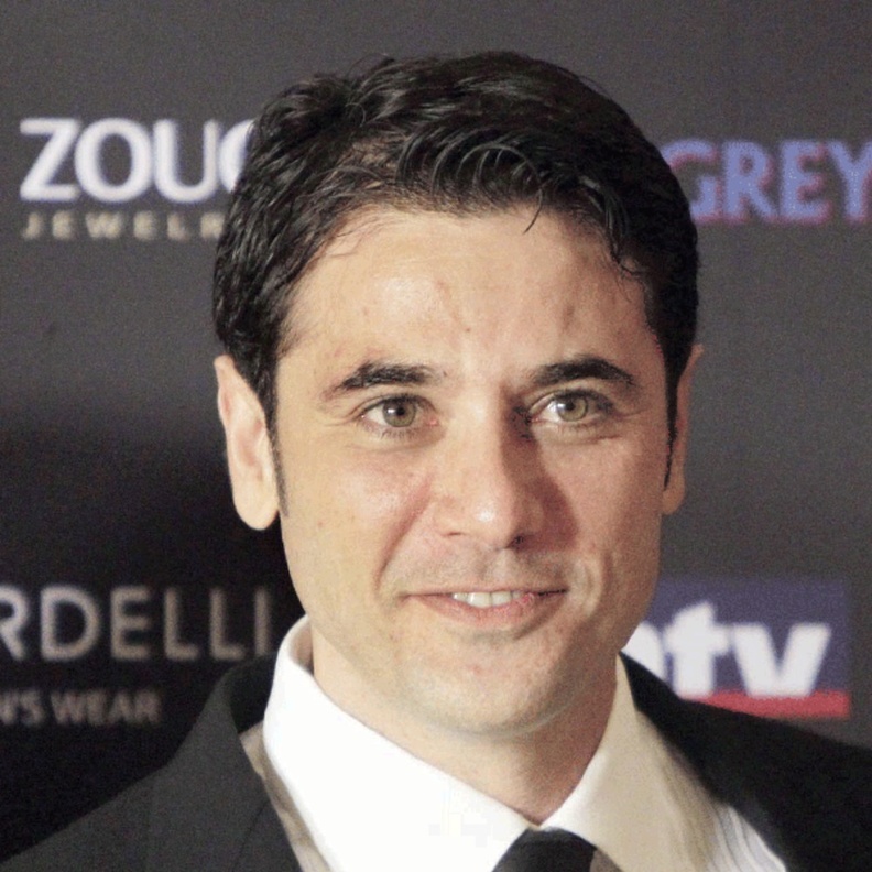 هل يحمل النجم الوسيم أحمد عز لقب مخلوع؟