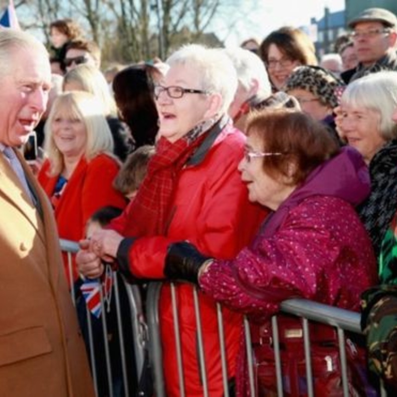 الامير تشارلز يدعو السائحين لزيارة مناطق الفيضانات