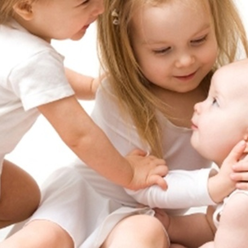 ما هي اعراض اصابة الطفل بمرض لين العظام