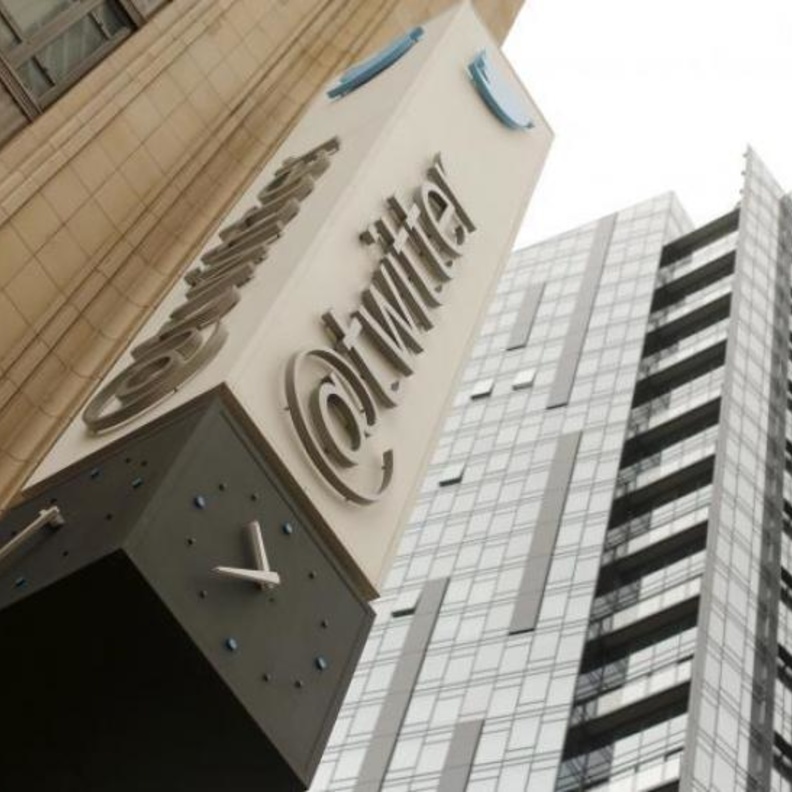 تويتر تطلب من مستخدمي شبكتها تغيير كلمة المرور