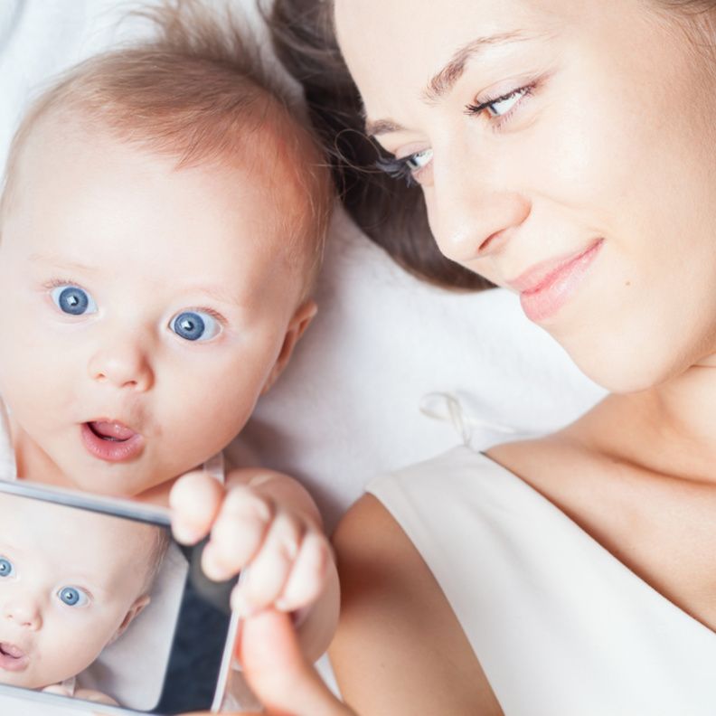 مستوى انتباه طفلك مرهون بعدد مرات استخدامك للمحمول 