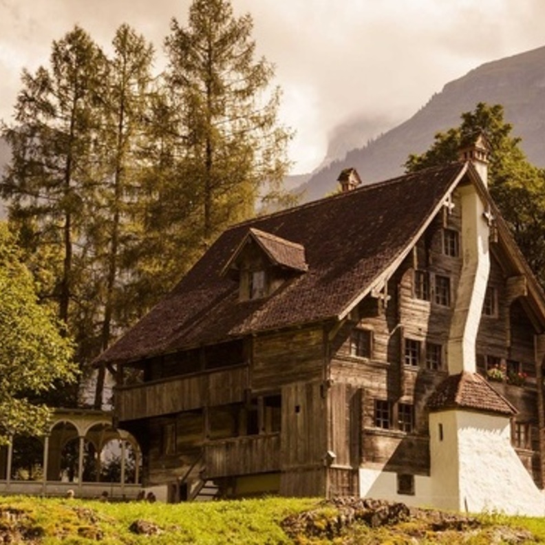 متحف الهواء الطلق بالنبيرغ في قرية برينز السويسرية