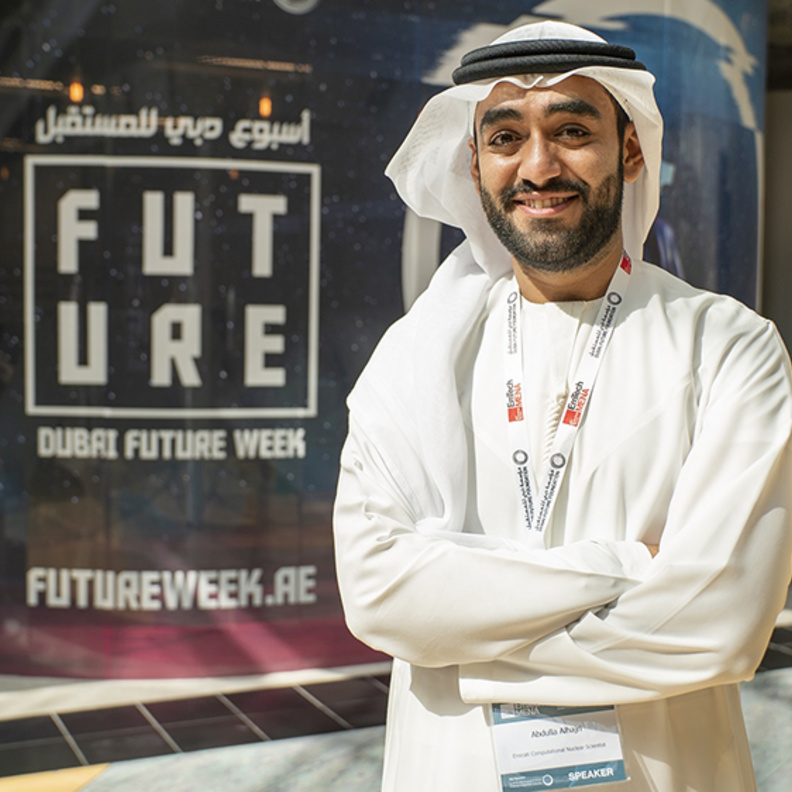 عبد الله الهاجري .. مبتكر إماراتي يقدم تجربته في تطوير مستقبل الطاقة