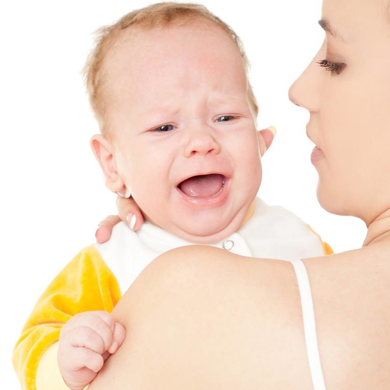 طبيب أطفال يقدم حلا فعالا لوقف بكاء الرضيع .. فما رأيكم فيه؟