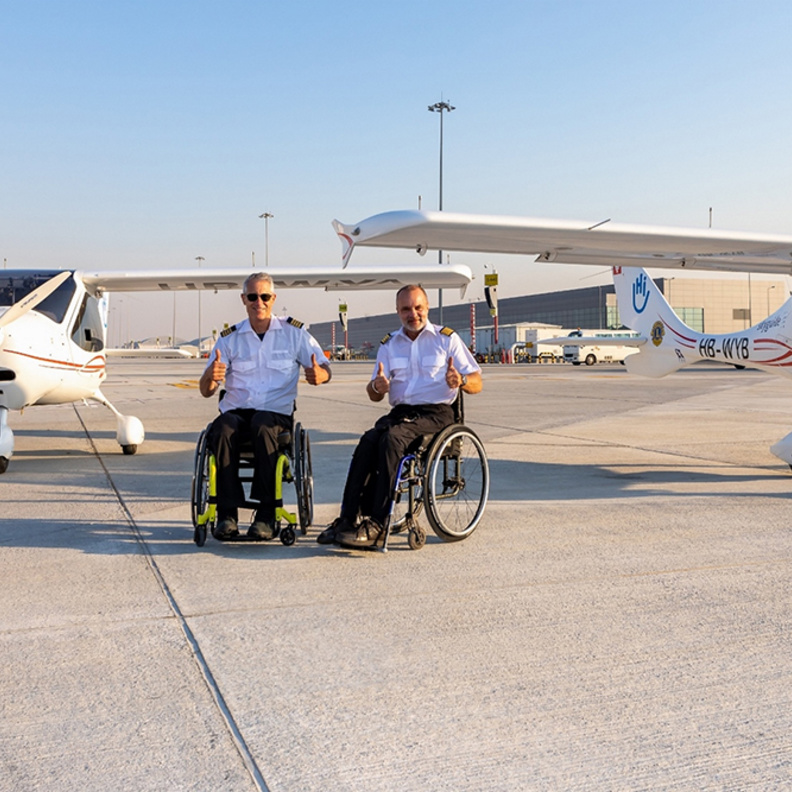 الطيارون من أصحاب الهمم (من اليسار) مايك لومبرغ و جيلوم فيرال