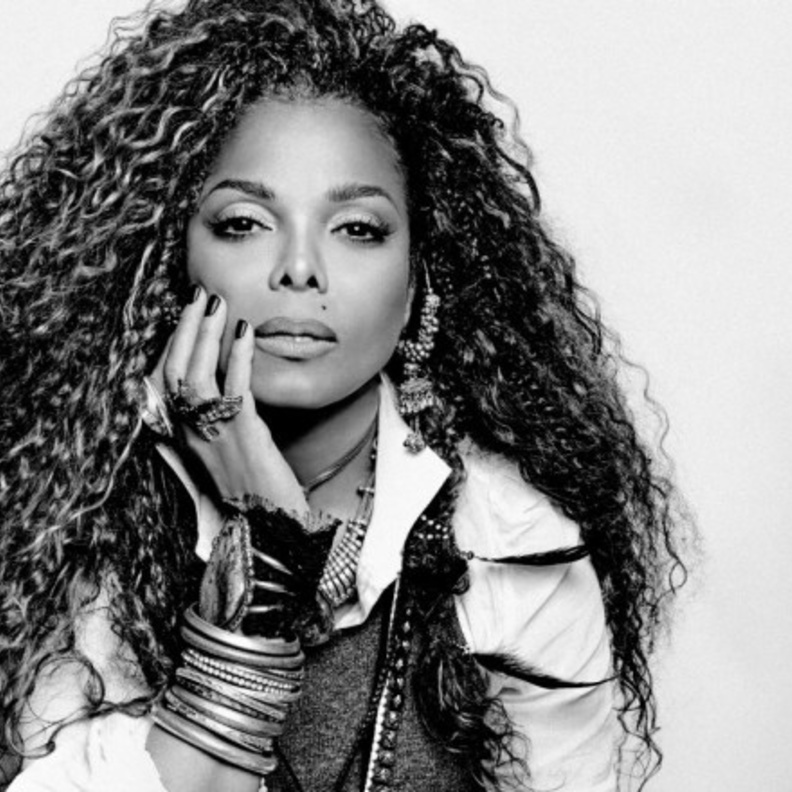 جاءت الشائعة بعد تأجيل جولتها الموسيقية