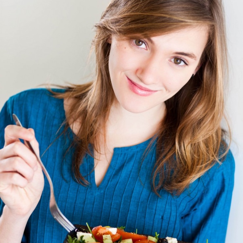 إليك بعض الطرق السهلة لتخفيف الوزن عند تناول الوجبات