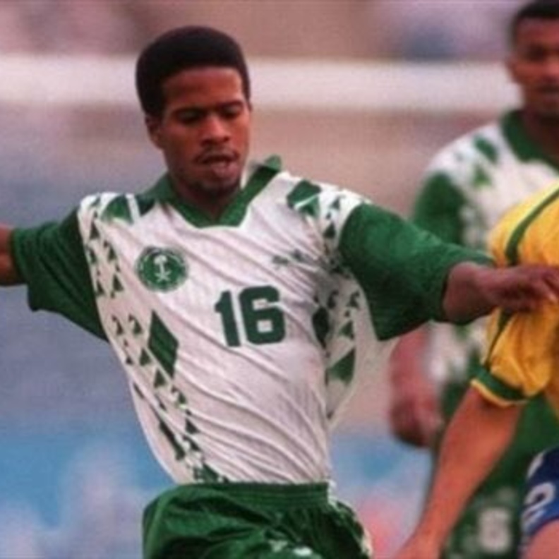 وفاة نجم الكرة السعودية خميس العويران