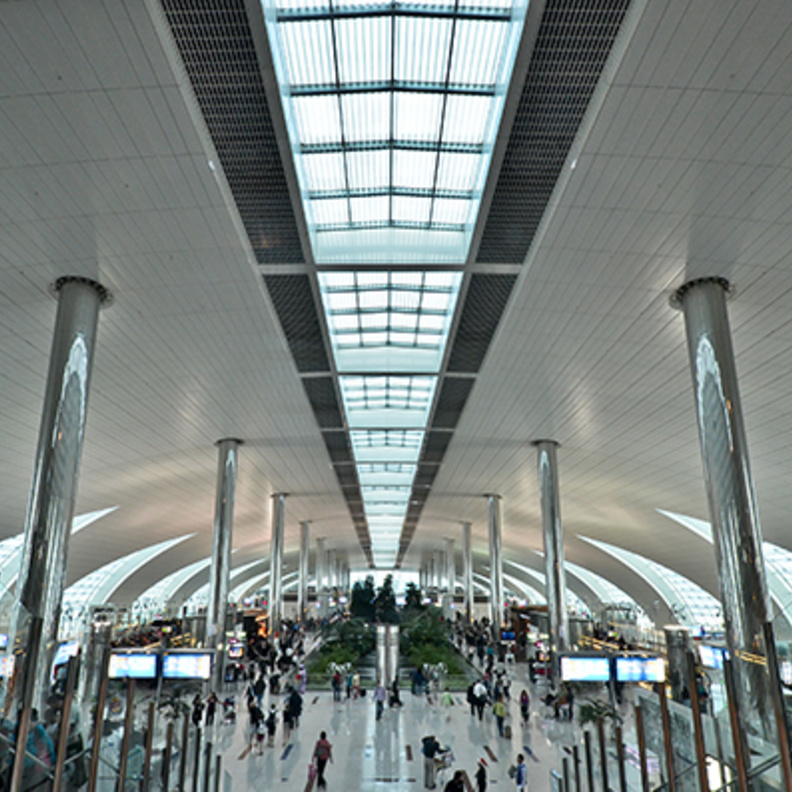 مطار دبي .. الأول عالمياً  في أعداد المسافرين الدوليين