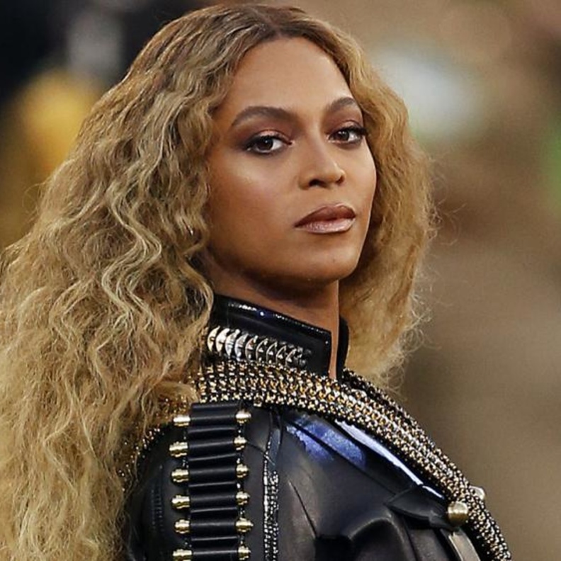 المغنية الشهيرة بيونسيه