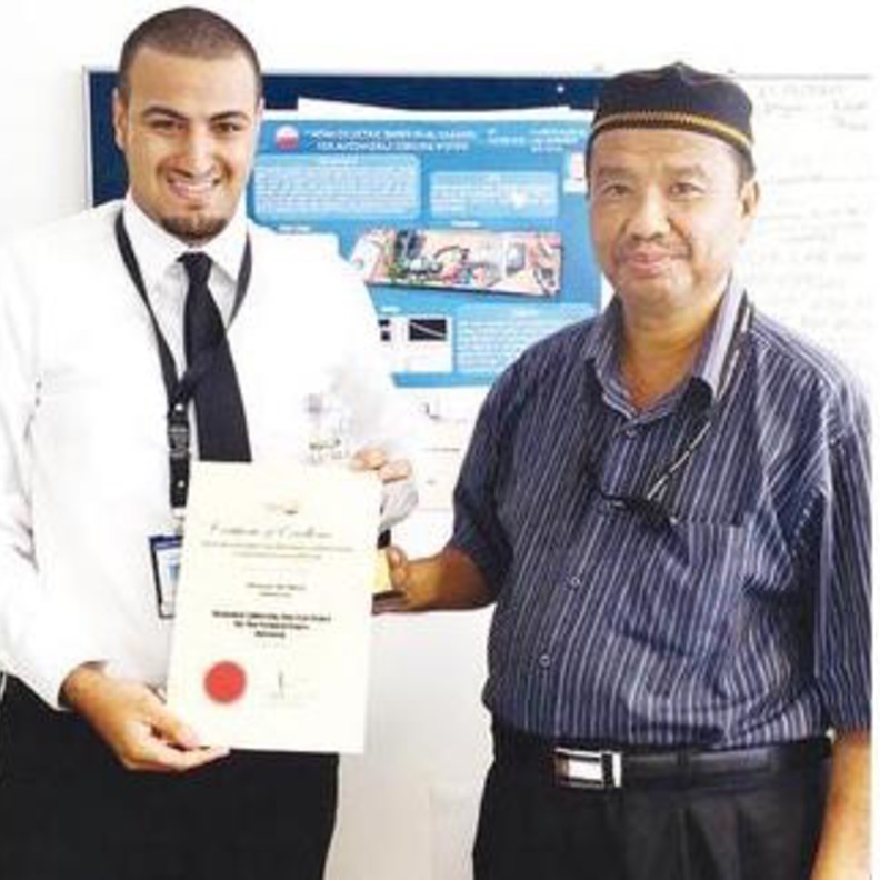 عسيري لحظة تكريمه