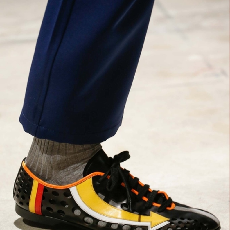 حذاء مفرغ وملون من برادا Prada