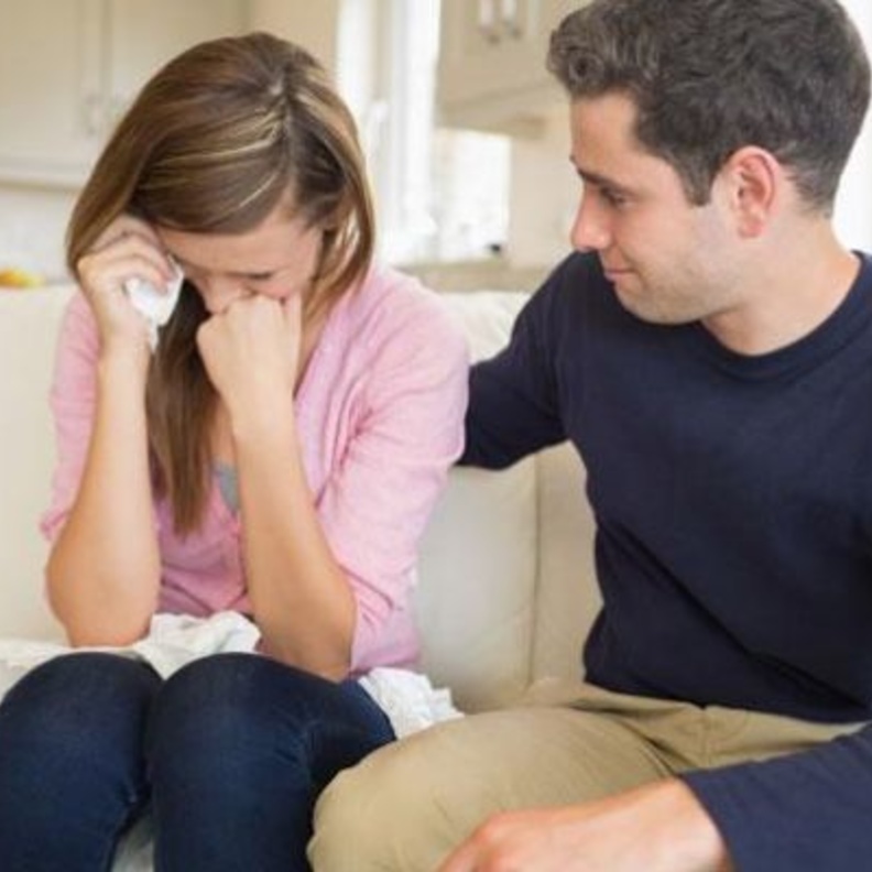 عبارات لا تقولها أبداً لزوجتك أثناء الدورة الشهرية