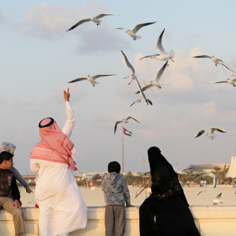 الاسره اساس بناء المجتمعات  