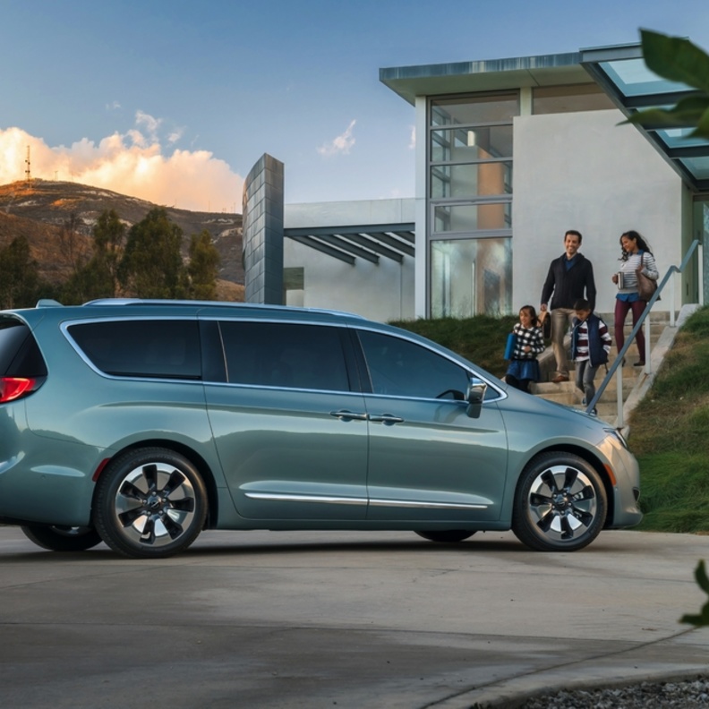 Chrysler Pacifica Hybrid minivan