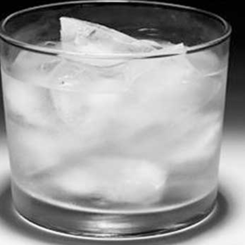 شرب الماء البارد