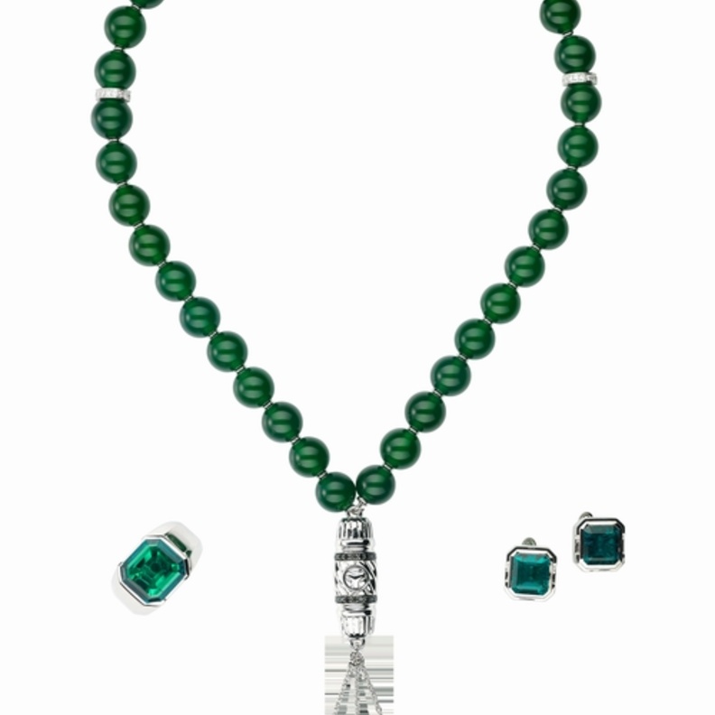 طقم اكسسوارات للرجال من تصميم معوض احتفالا باليوم الوطني السعودي