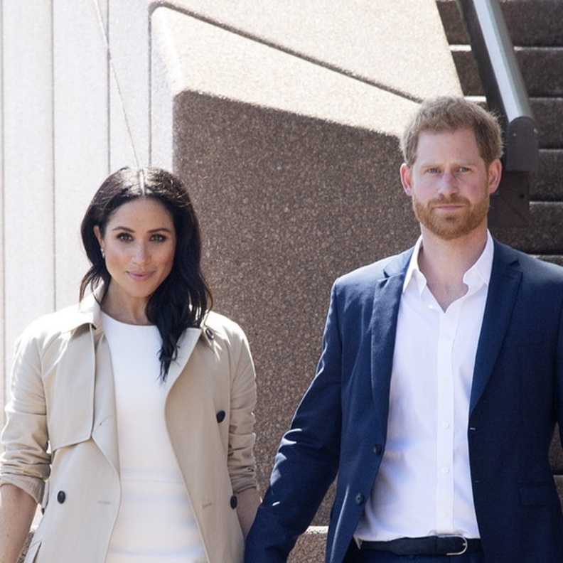 ميغان ماركل تنضم إلى ملكة بريطانيا في شرفة مبنى مكتب الخارجية والكومنولث