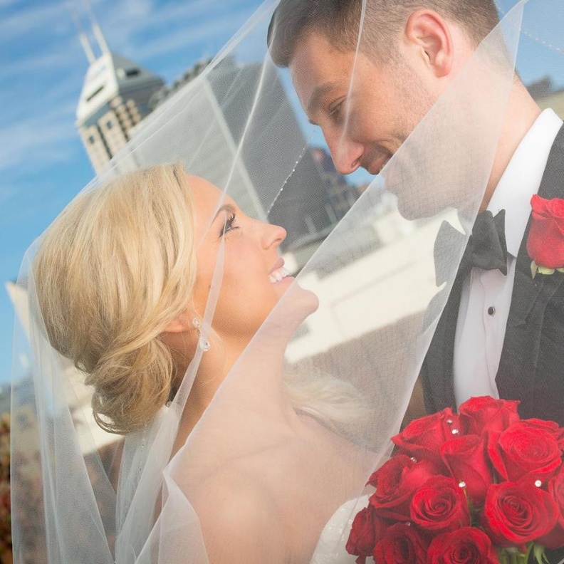 أجمل 25 باقة ورد حمراء للعروس من الانستقرام 