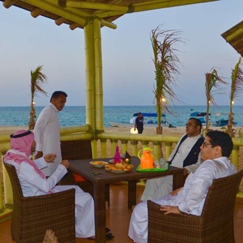 من الجلسات الشبابية على الجزيرة