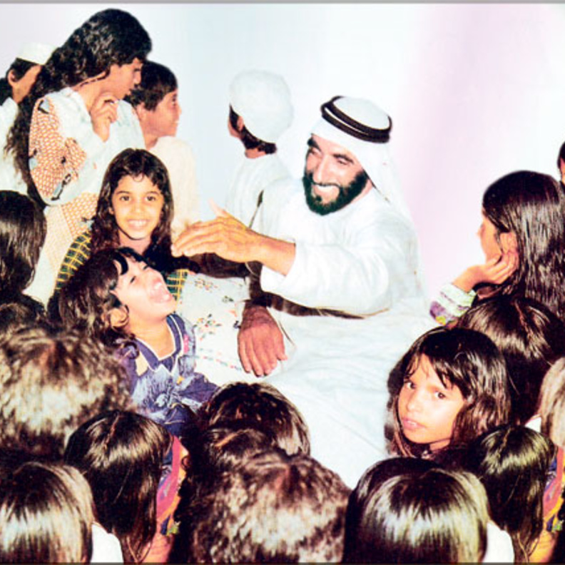 حكيم العرب الشيخ زايد مع أمهات المستقبل